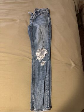 American Eagle Outfitters Light Blue Distressed Skinny Jeans